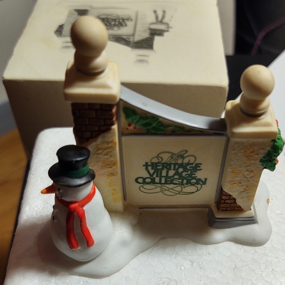 Dept 56 Heritage Village , Village Sign With Snowman, 5572-7 Retired - Picture 2 of 6